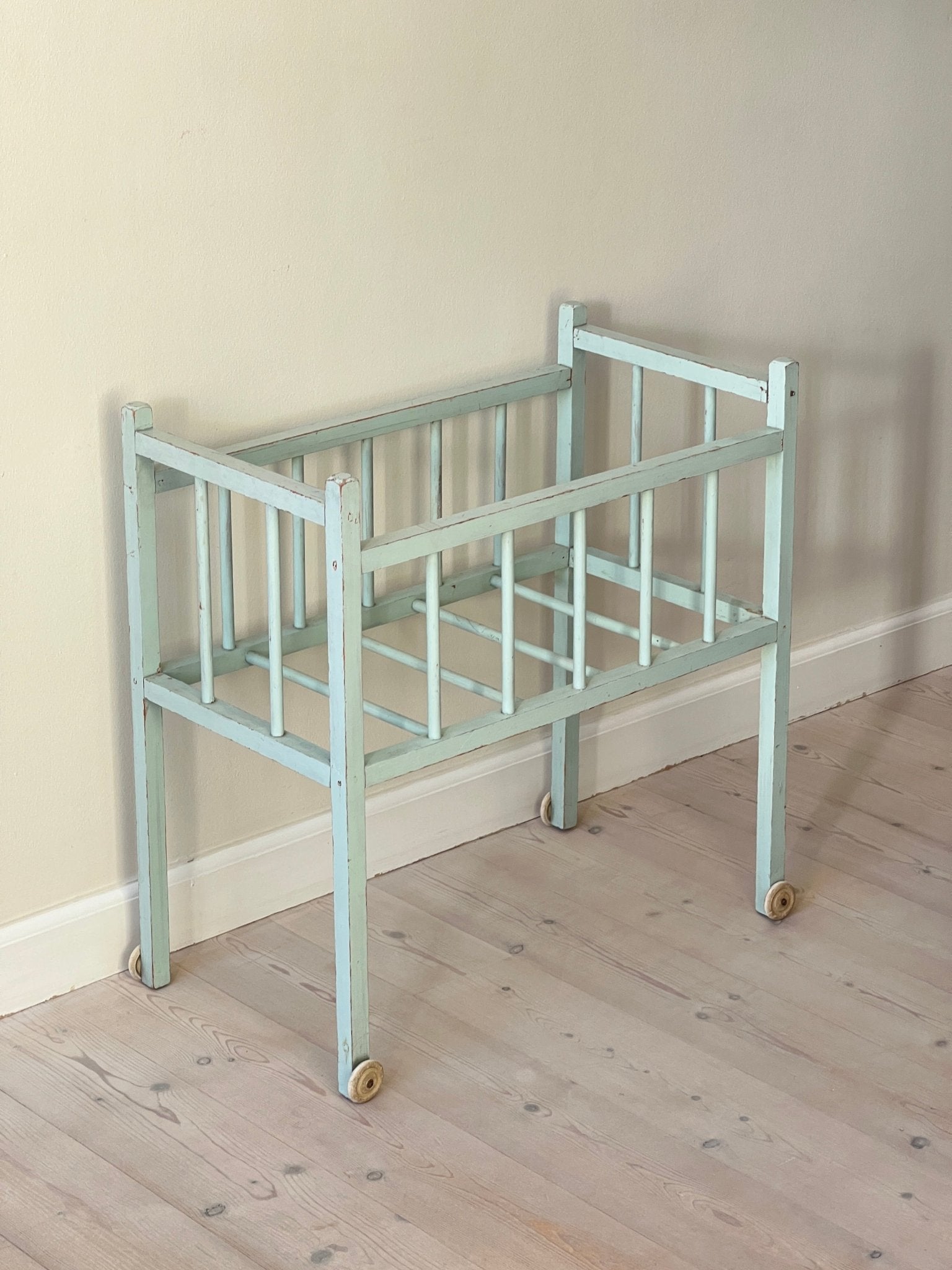 Mint green doll bed - NEROLI