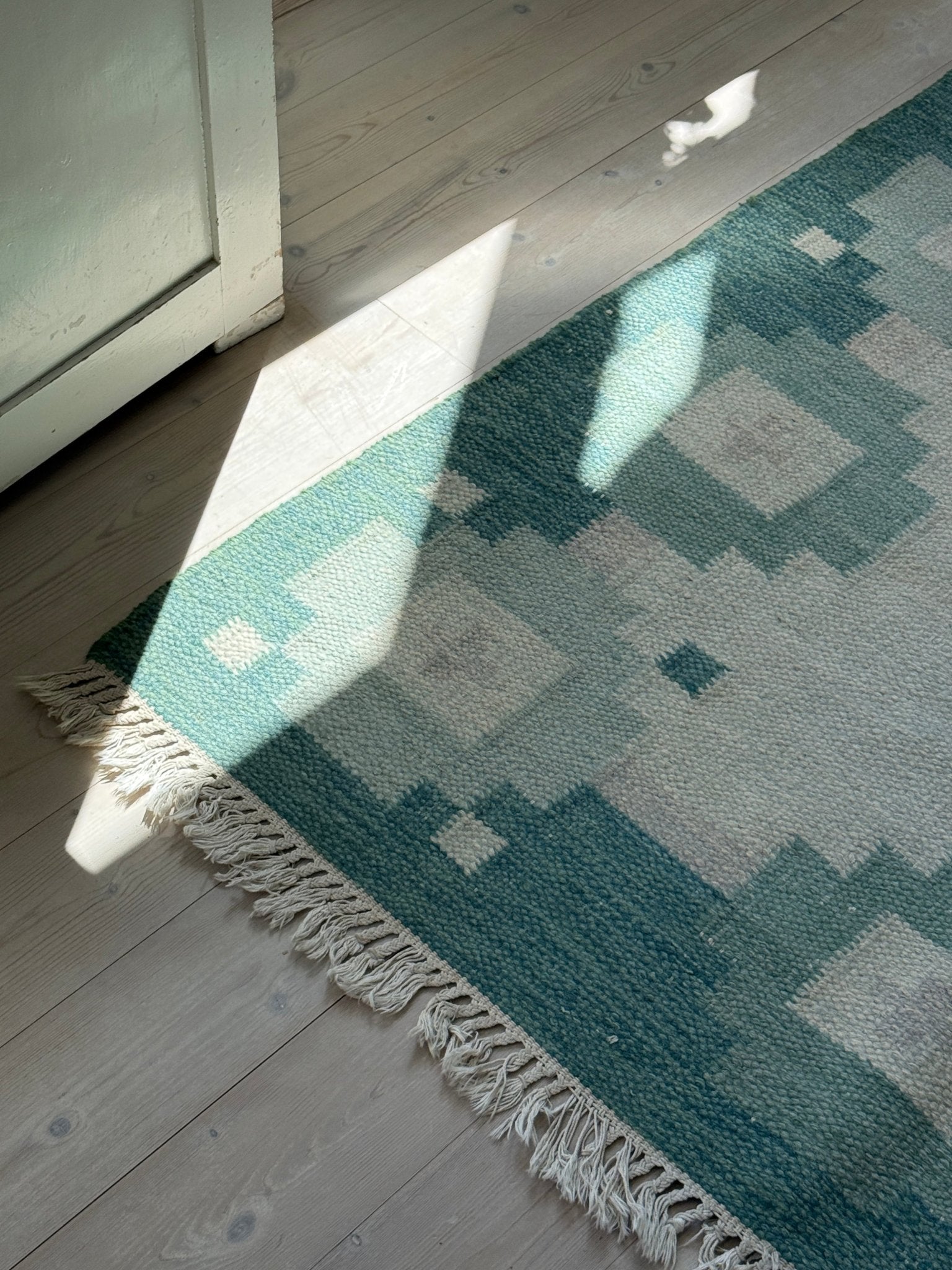 Mint green flatweave rug - NEROLI