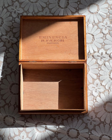 Old cigar box - NEROLI