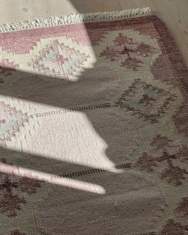 Pale rose flatweave rug - NEROLI