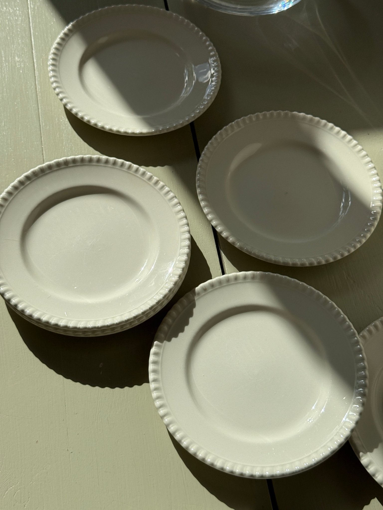 Pearl edge cake plates (7 pcs) - NEROLI