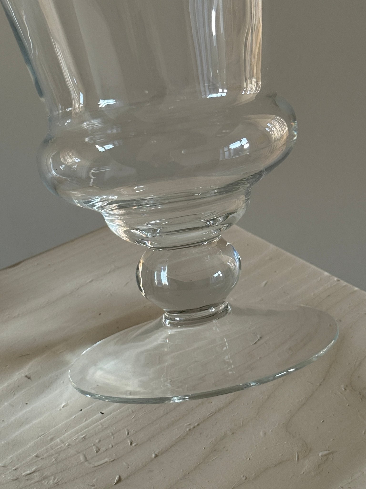 Pedestal glass vase - NEROLI