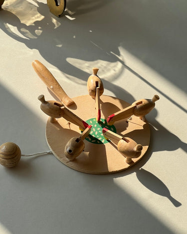 Pull - string pecking hens - NEROLI