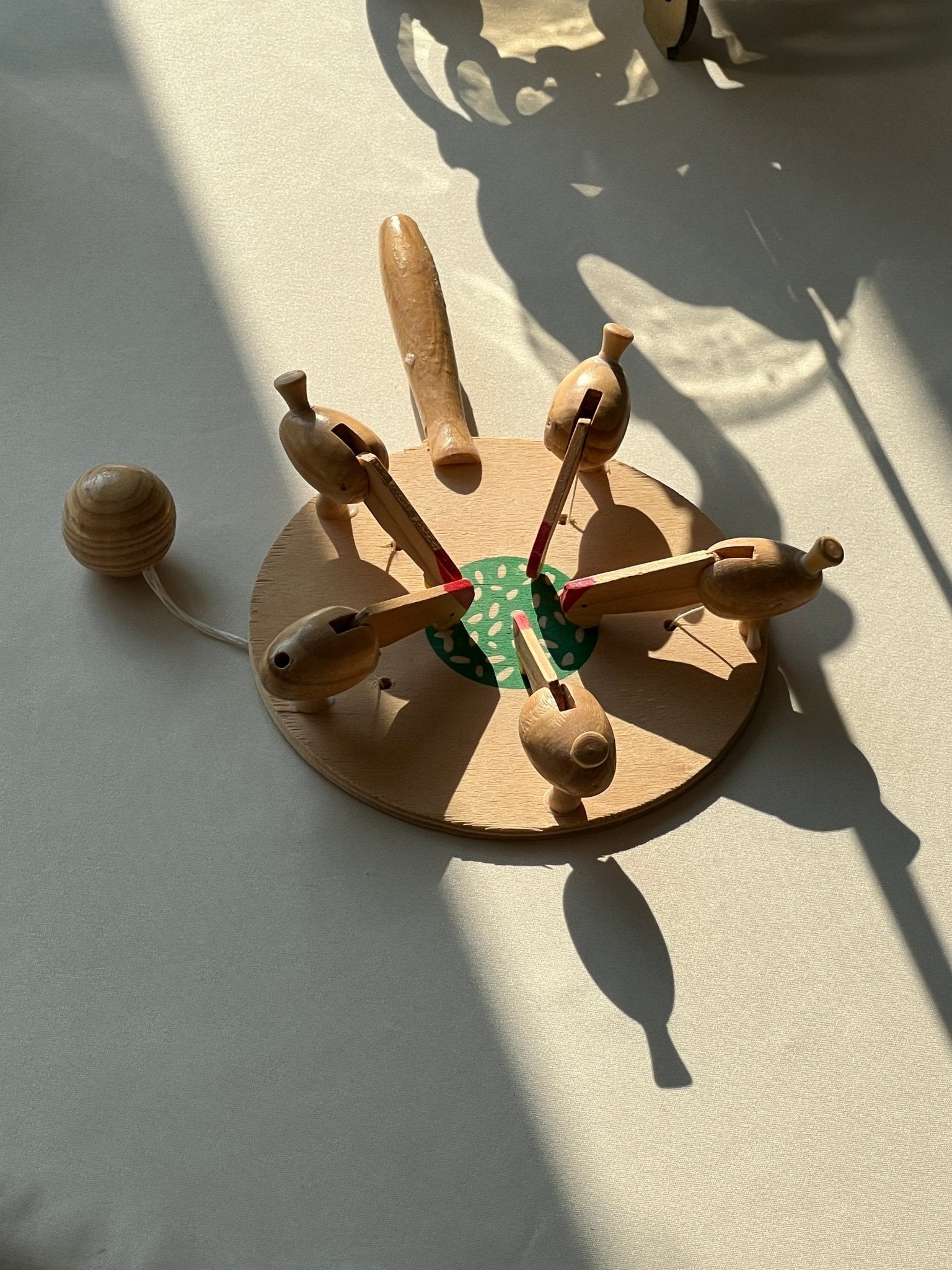 Pull - string pecking hens - NEROLI
