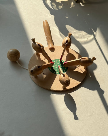 Pull - string pecking hens - NEROLI