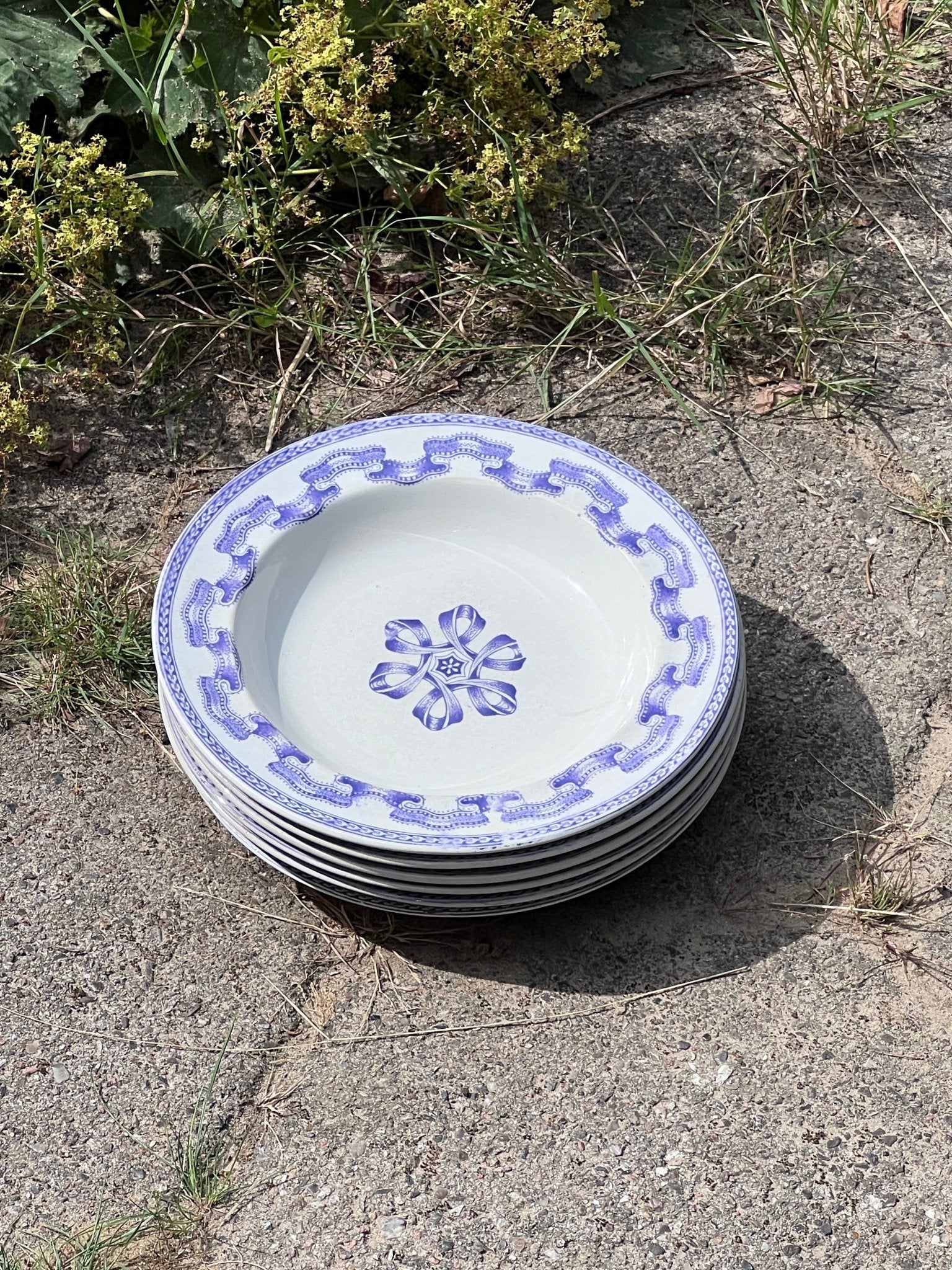 Purple plates - NEROLI