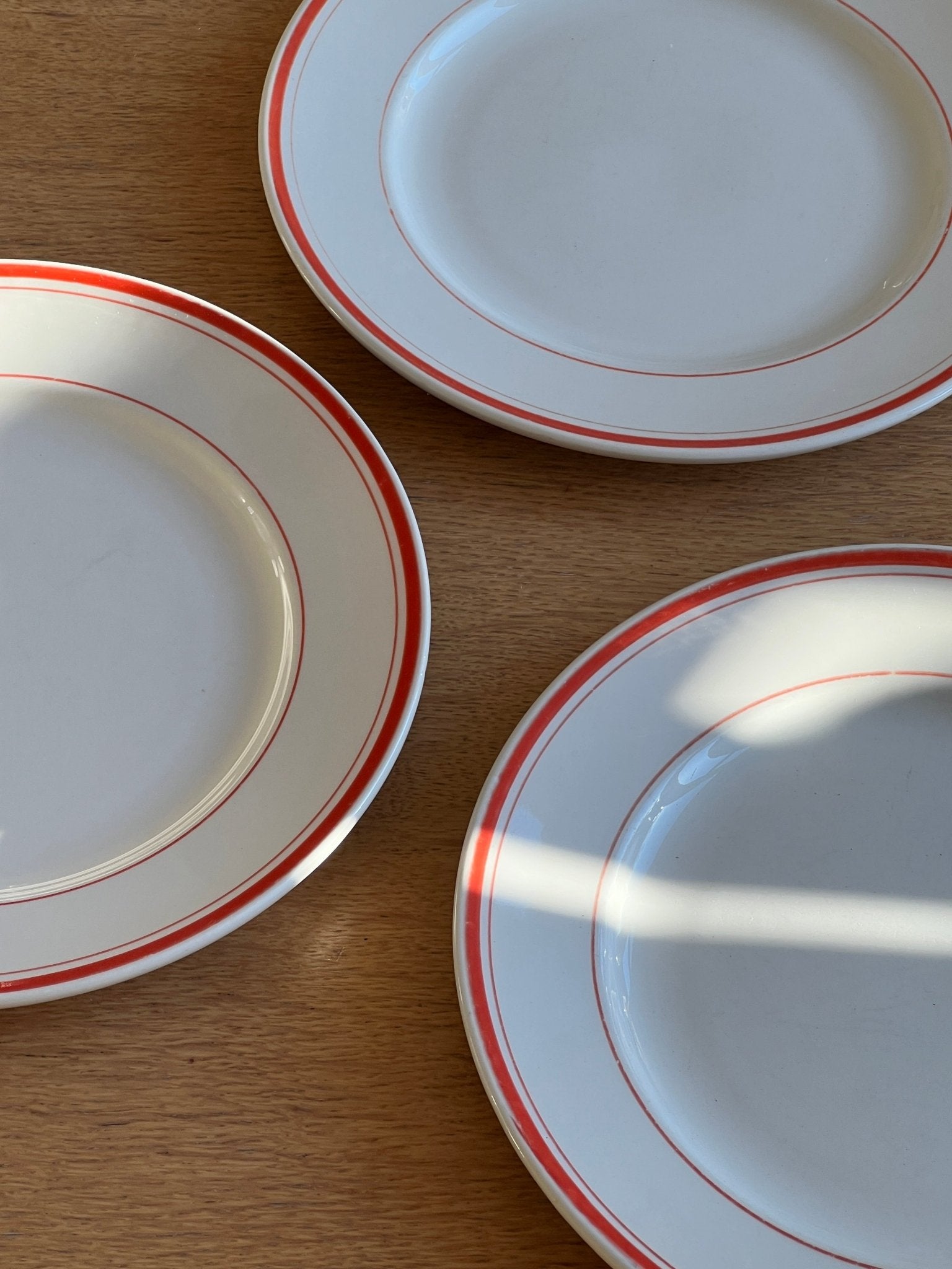Red bistro dinner plates (3 pcs) - NEROLI