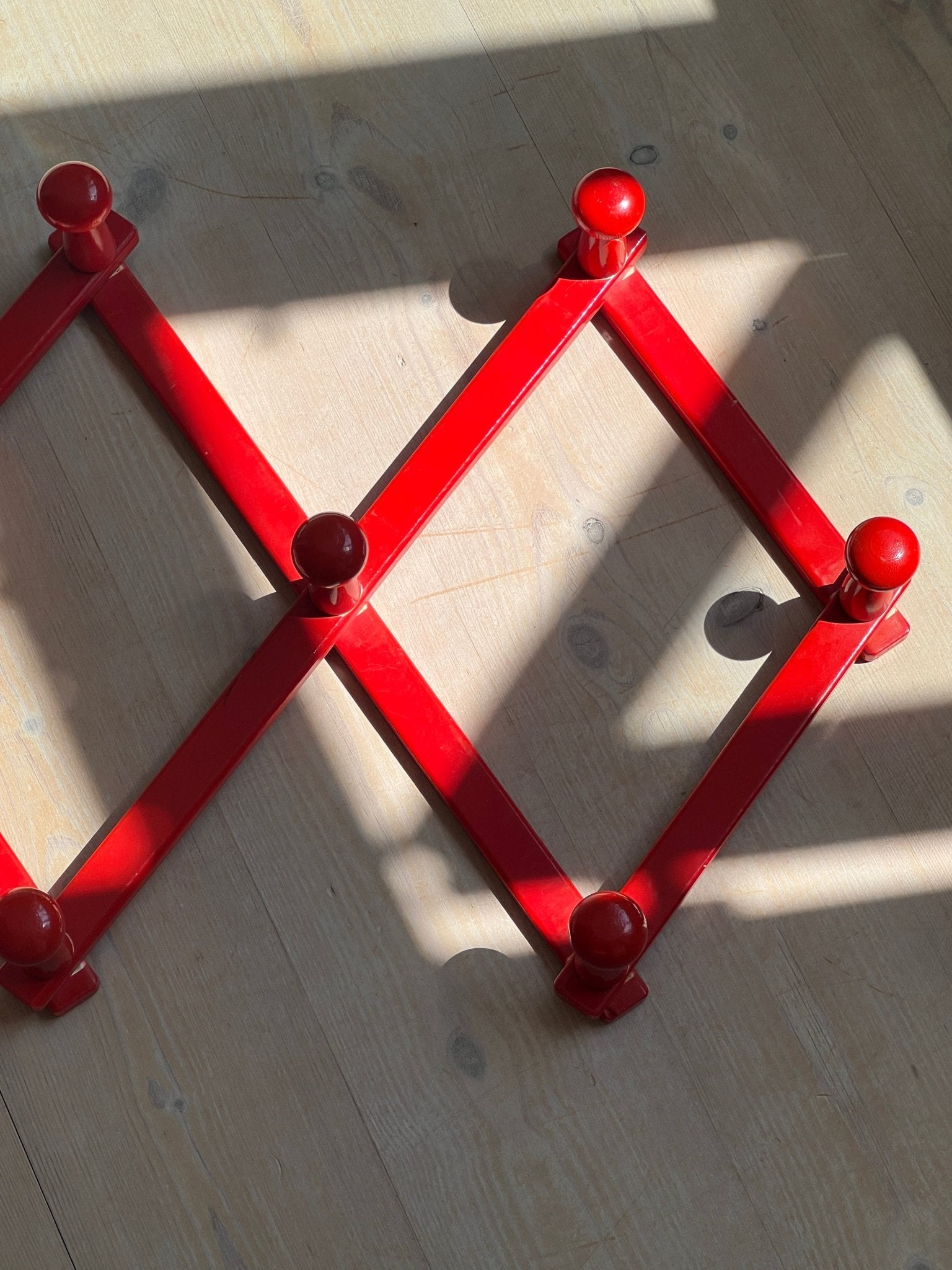 Red coat rack - NEROLI