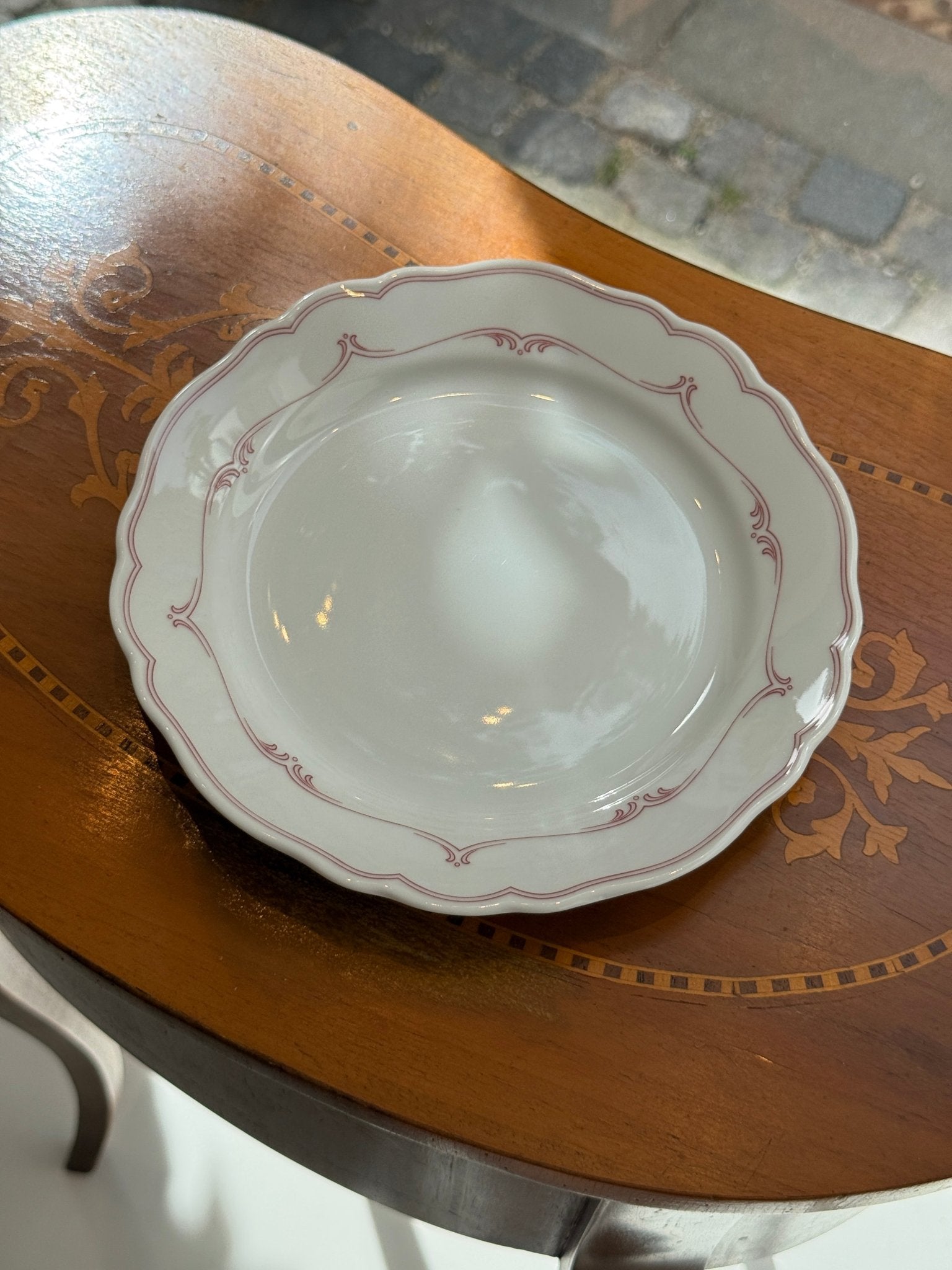 Red rim lunch plates (8 pcs) - NEROLI