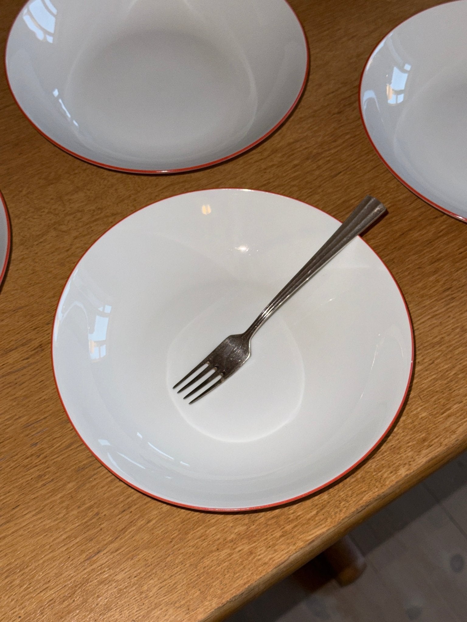 Red rim pasta plates (9 pcs) - NEROLI