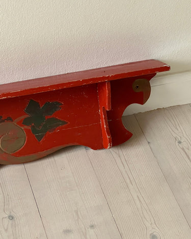 Red shelf - NEROLI