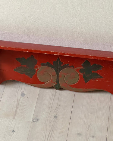 Red shelf - NEROLI