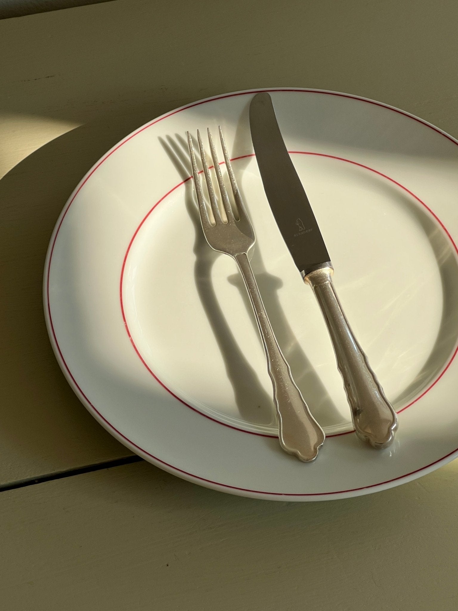 Red stripe dinner plates (7 pcs) - NEROLI