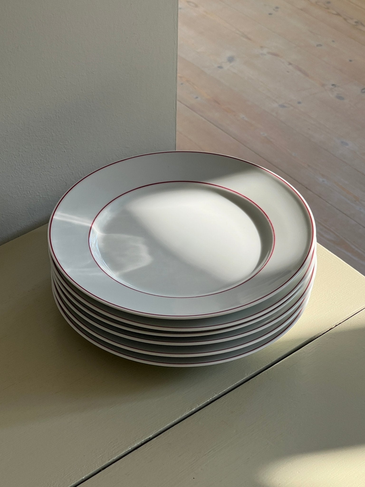 Red stripe dinner plates (7 pcs) - NEROLI