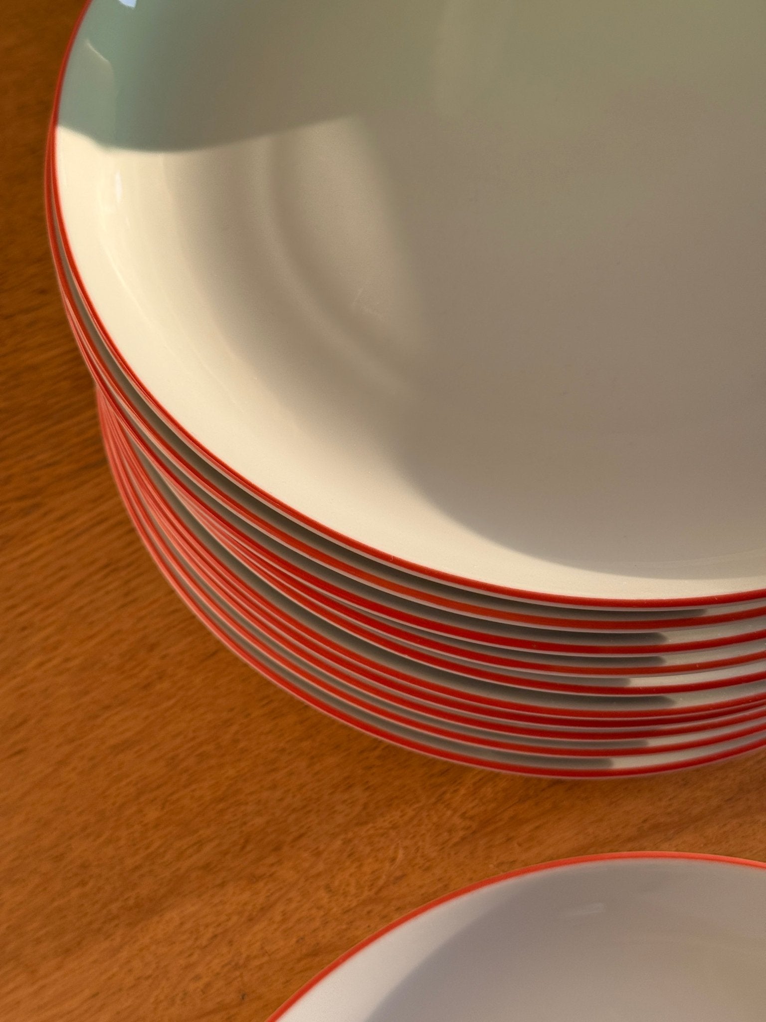 Red striped dinner plates (11 pcs) - NEROLI