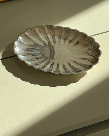 Scalloped dish - NEROLI