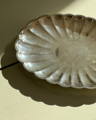 Scalloped dish - NEROLI