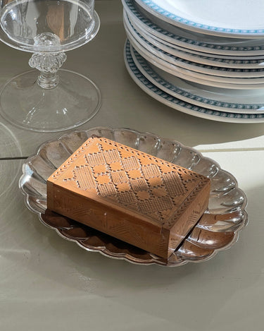Scalloped dish - NEROLI