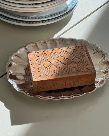 Scalloped dish - NEROLI