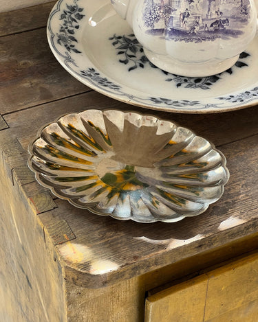 Scalloped dish - NEROLI