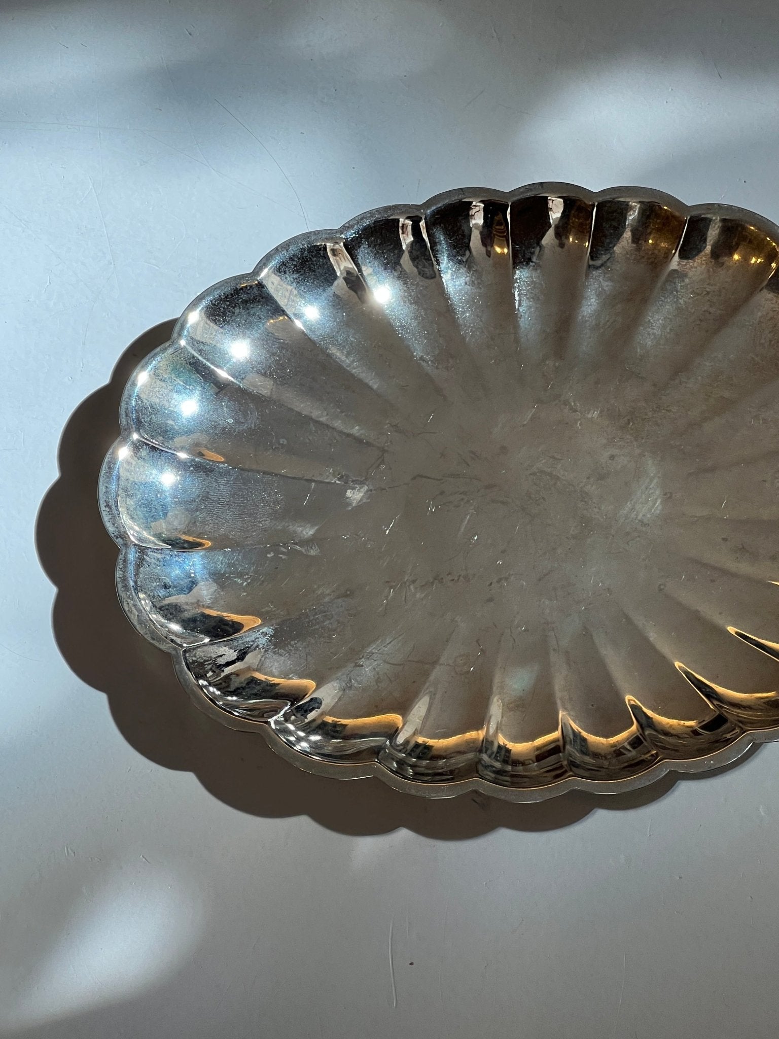 Scalloped dish - NEROLI