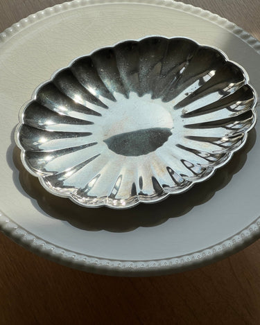 Scalloped dish - NEROLI