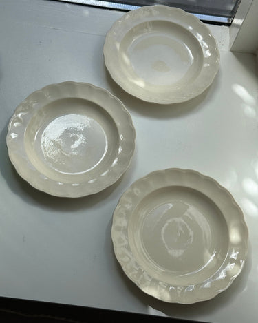 Scalloped plates (3 pcs) - NEROLI