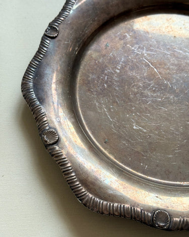 Scalloped platter - NEROLI