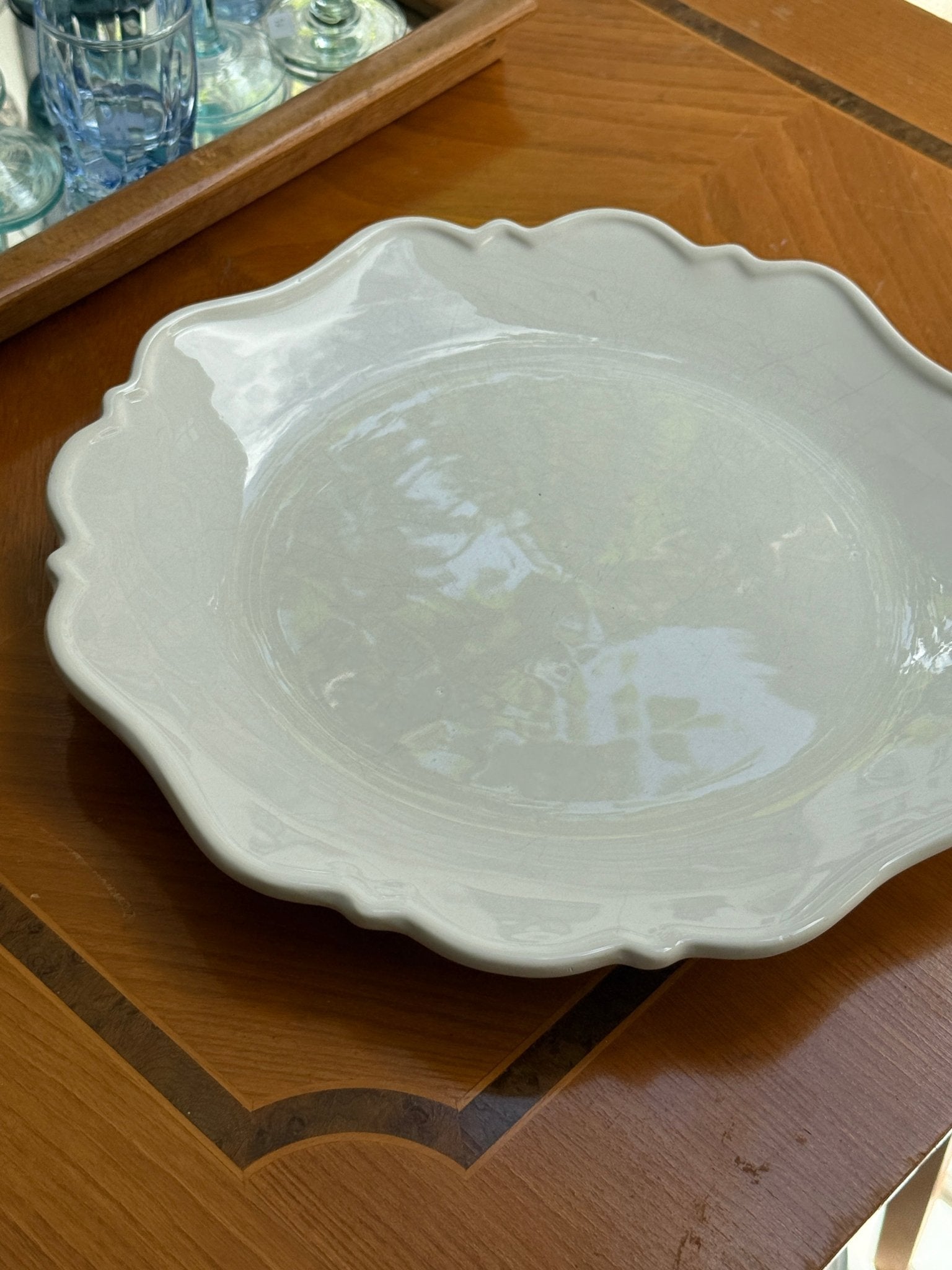 Scalloped platter - NEROLI