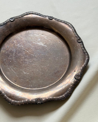 Scalloped platter - NEROLI