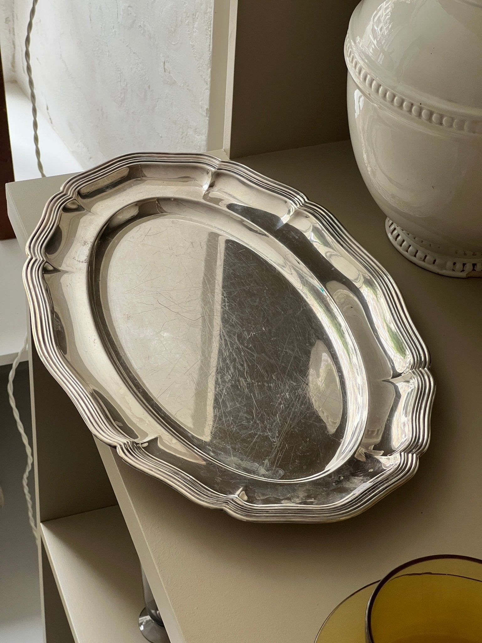 Scalloped platter - NEROLI