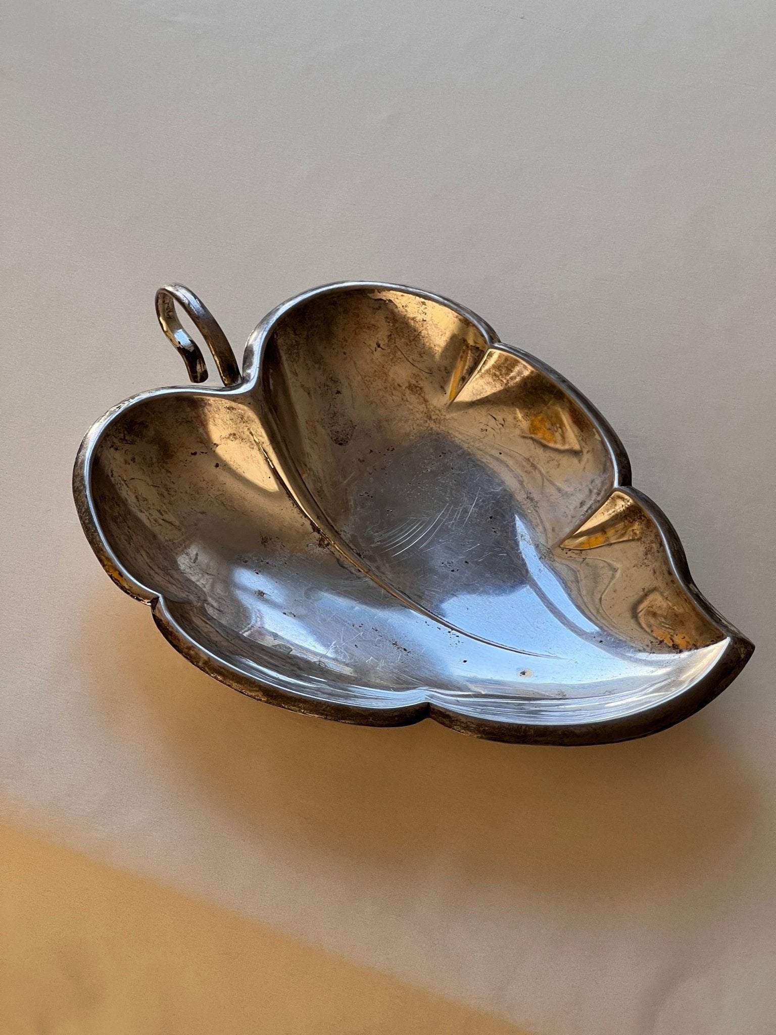 Silver plated leaf dish - NEROLI