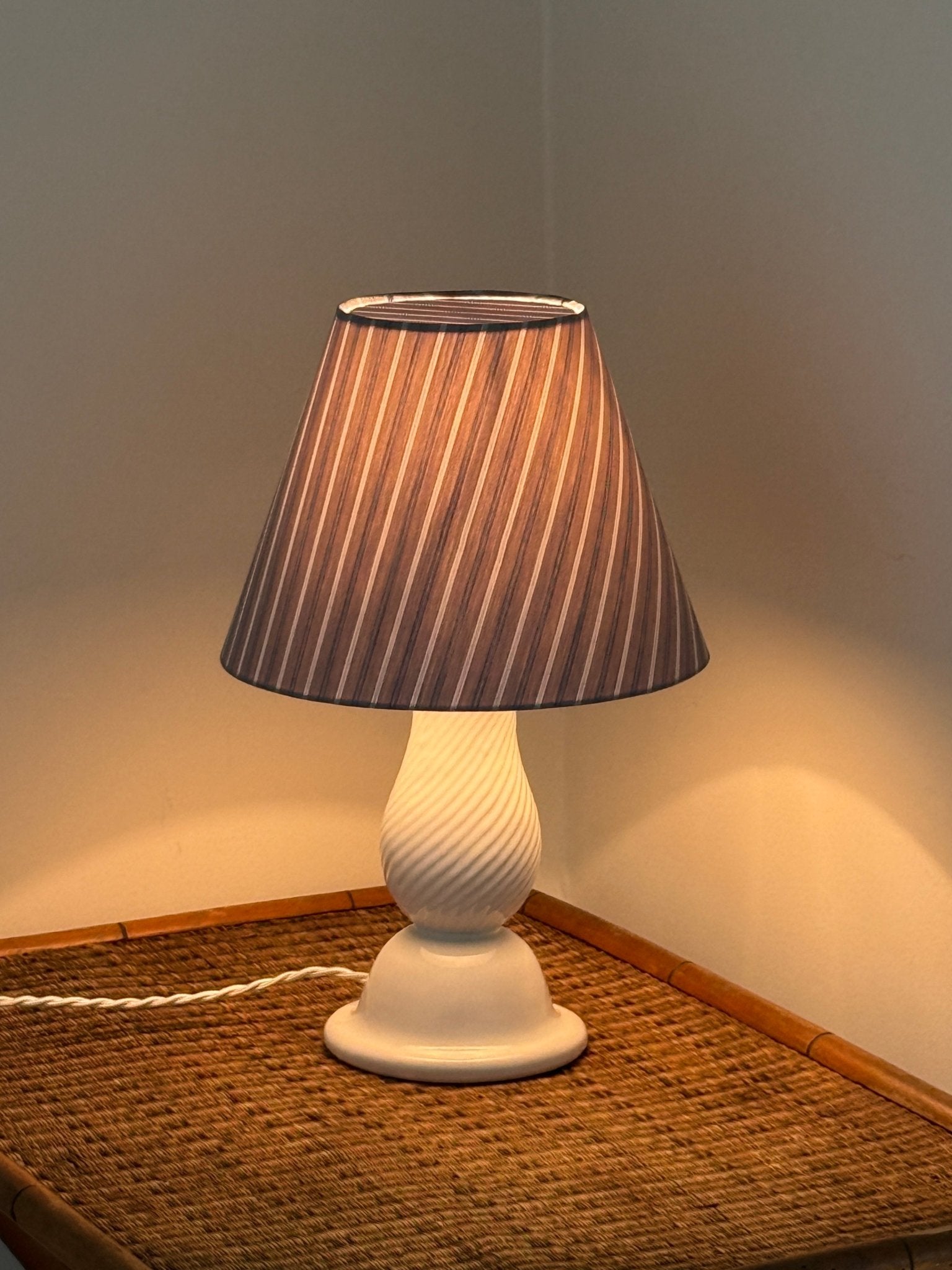 Swirl table lamp - NEROLI