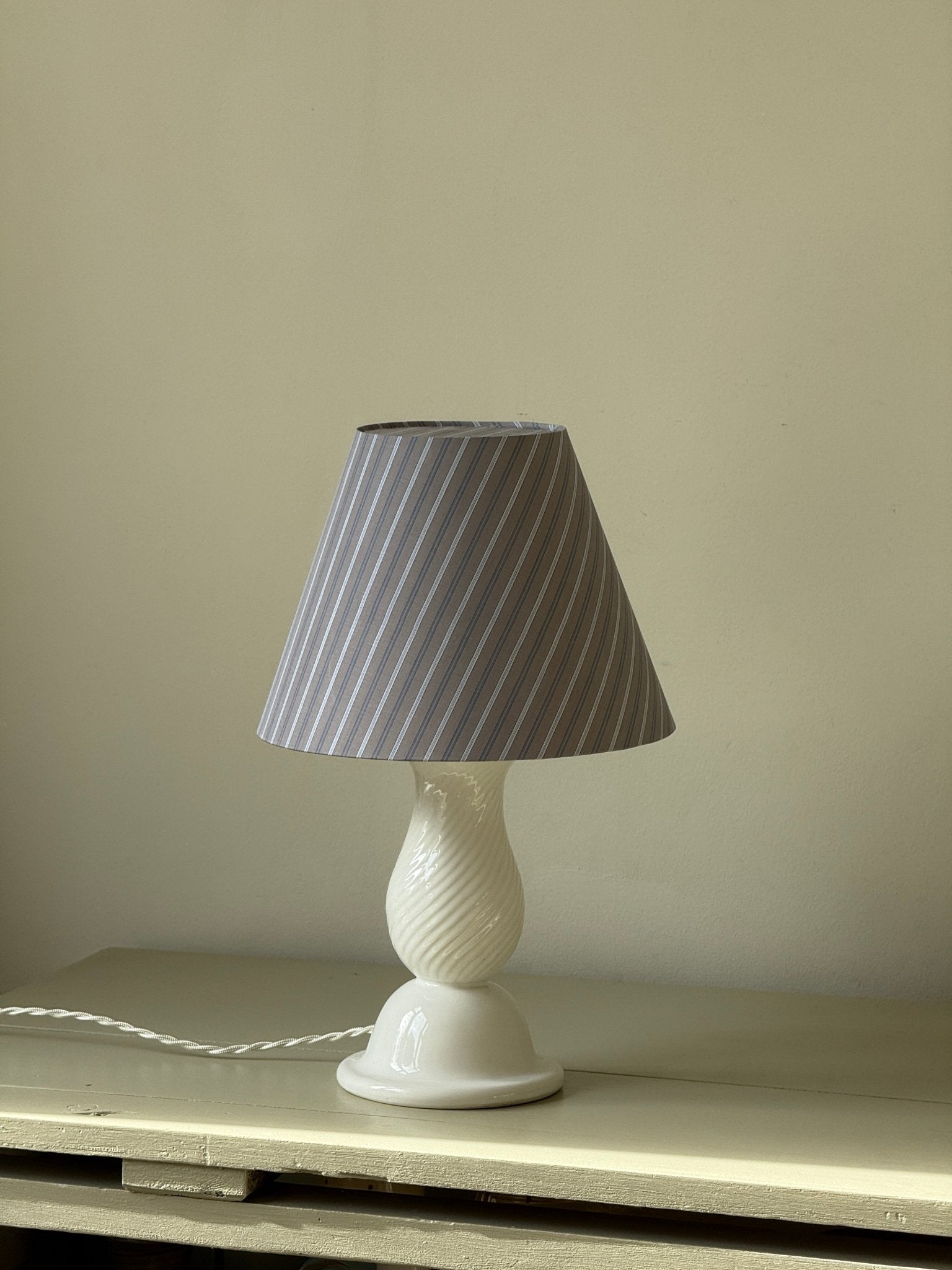 Swirl table lamp - NEROLI