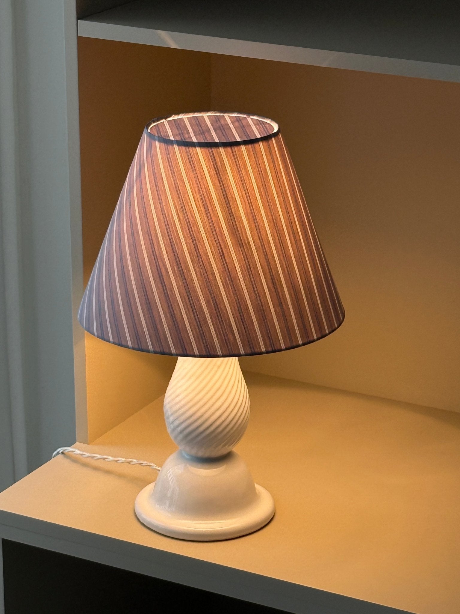 Swirl table lamp - NEROLI