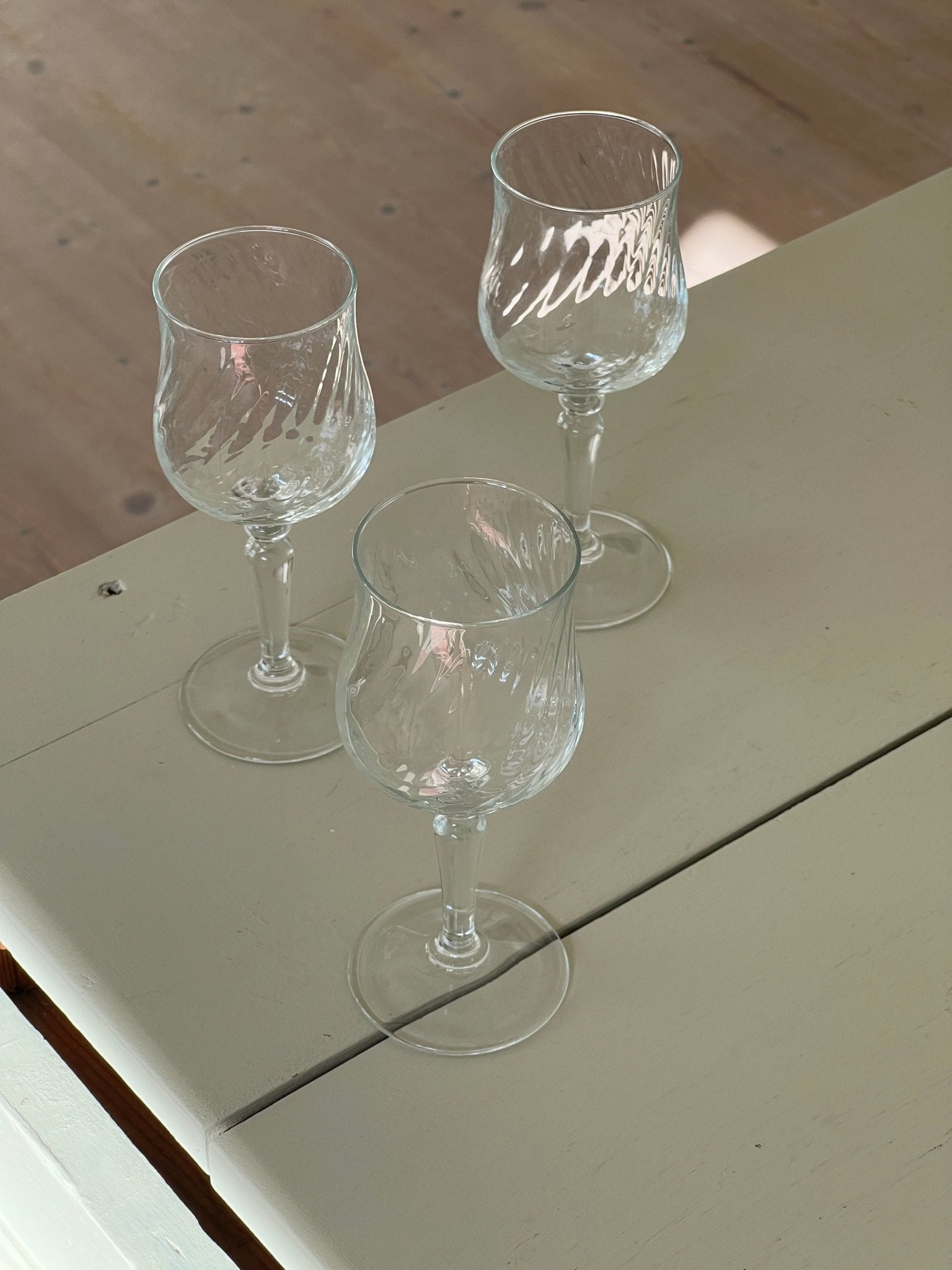 Swirl wine glasses (3 pcs) - NEROLI