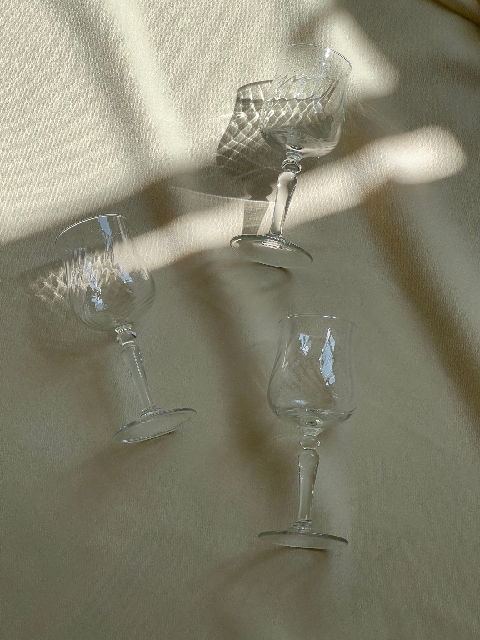 Swirl wine glasses (3 pcs) - NEROLI