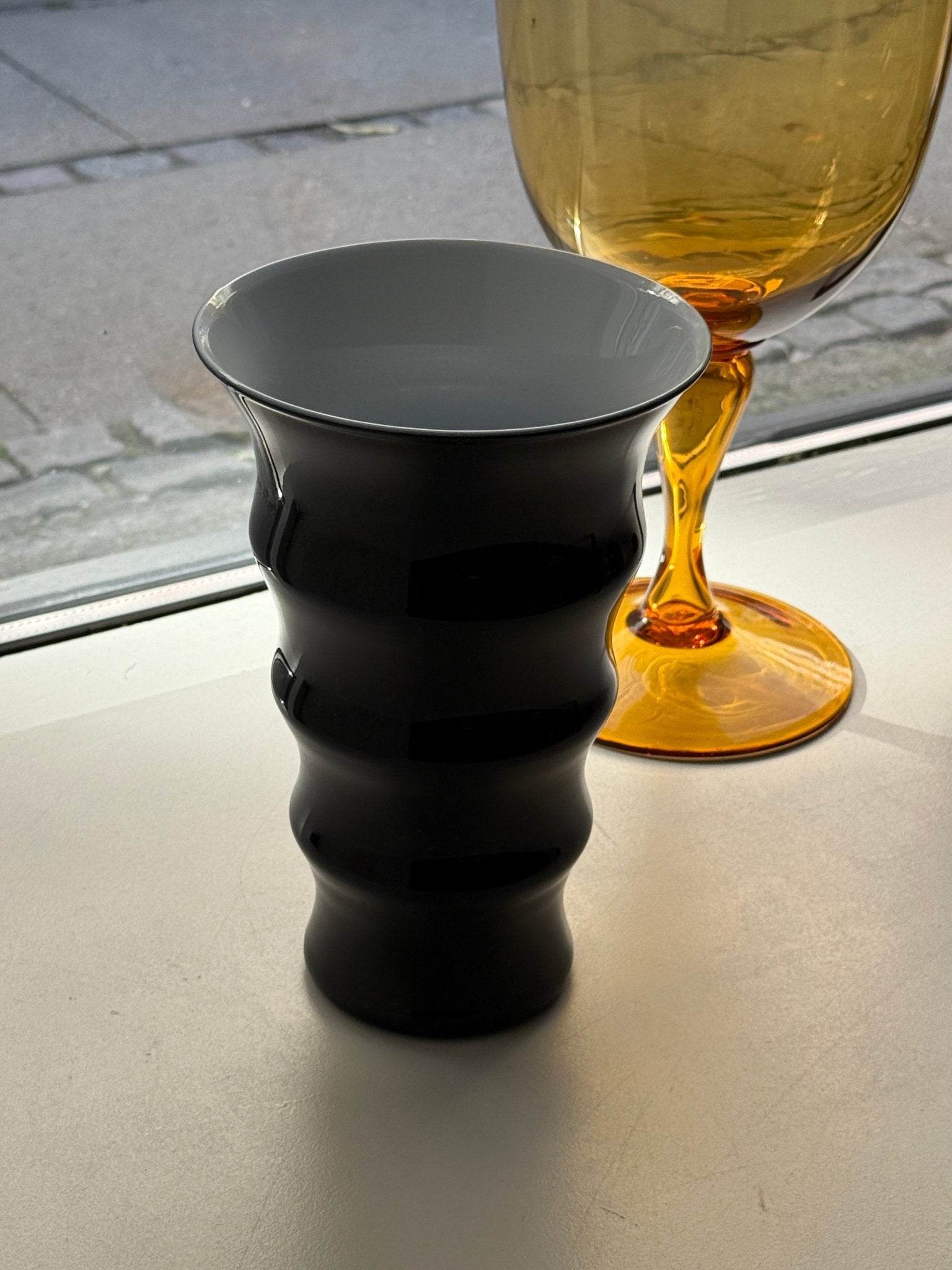 Wavy vase - NEROLI