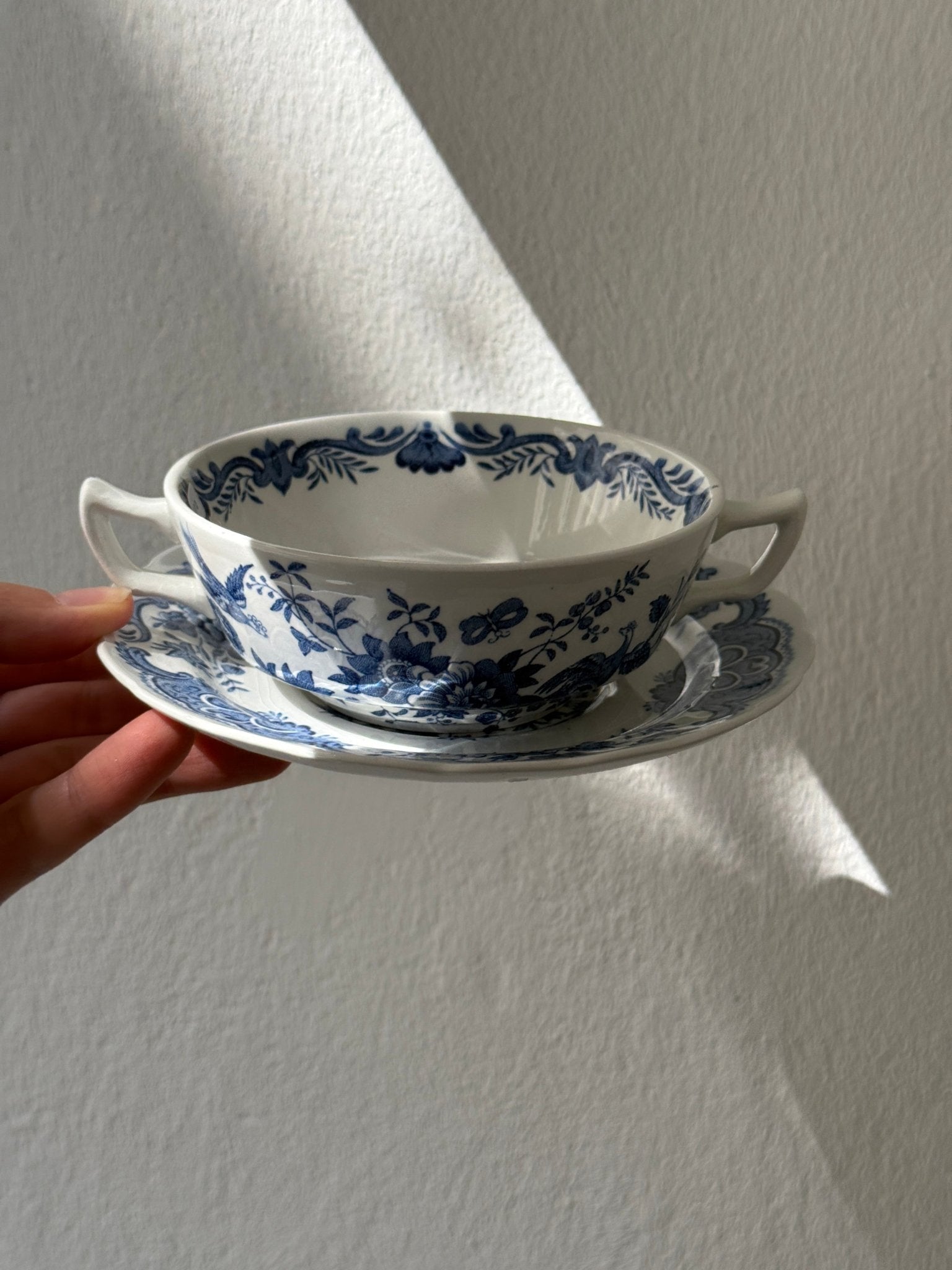 Windsor cups and saucers (7 sets) - NEROLI