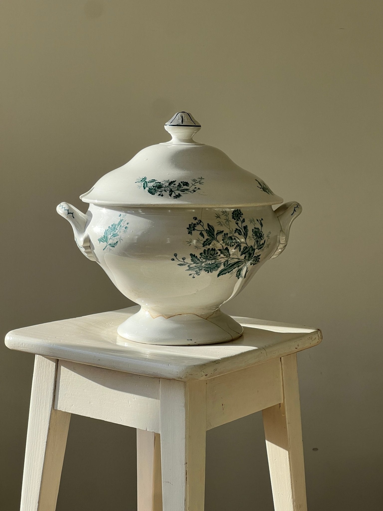 Antique tureen - NEROLI