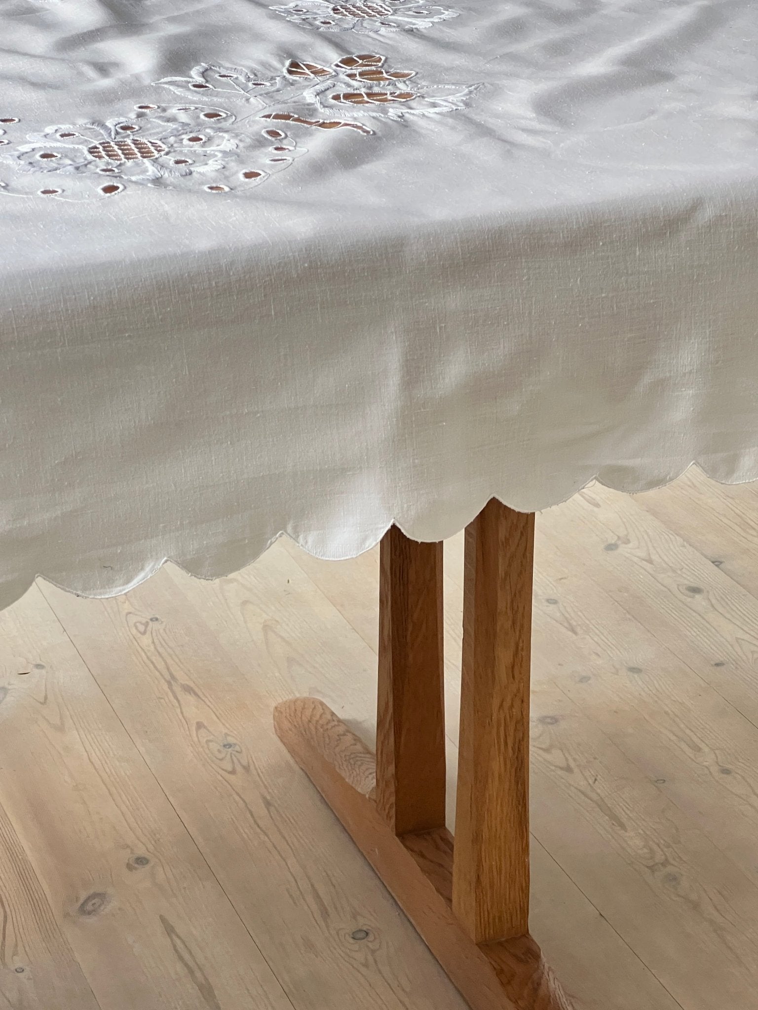 Embroidered tablecloth - NEROLI