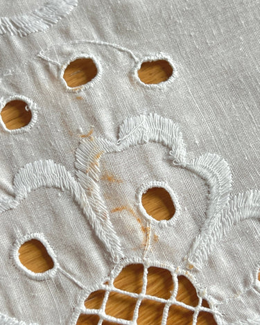 Embroidered tablecloth - NEROLI