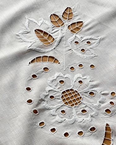 Embroidered tablecloth - NEROLI