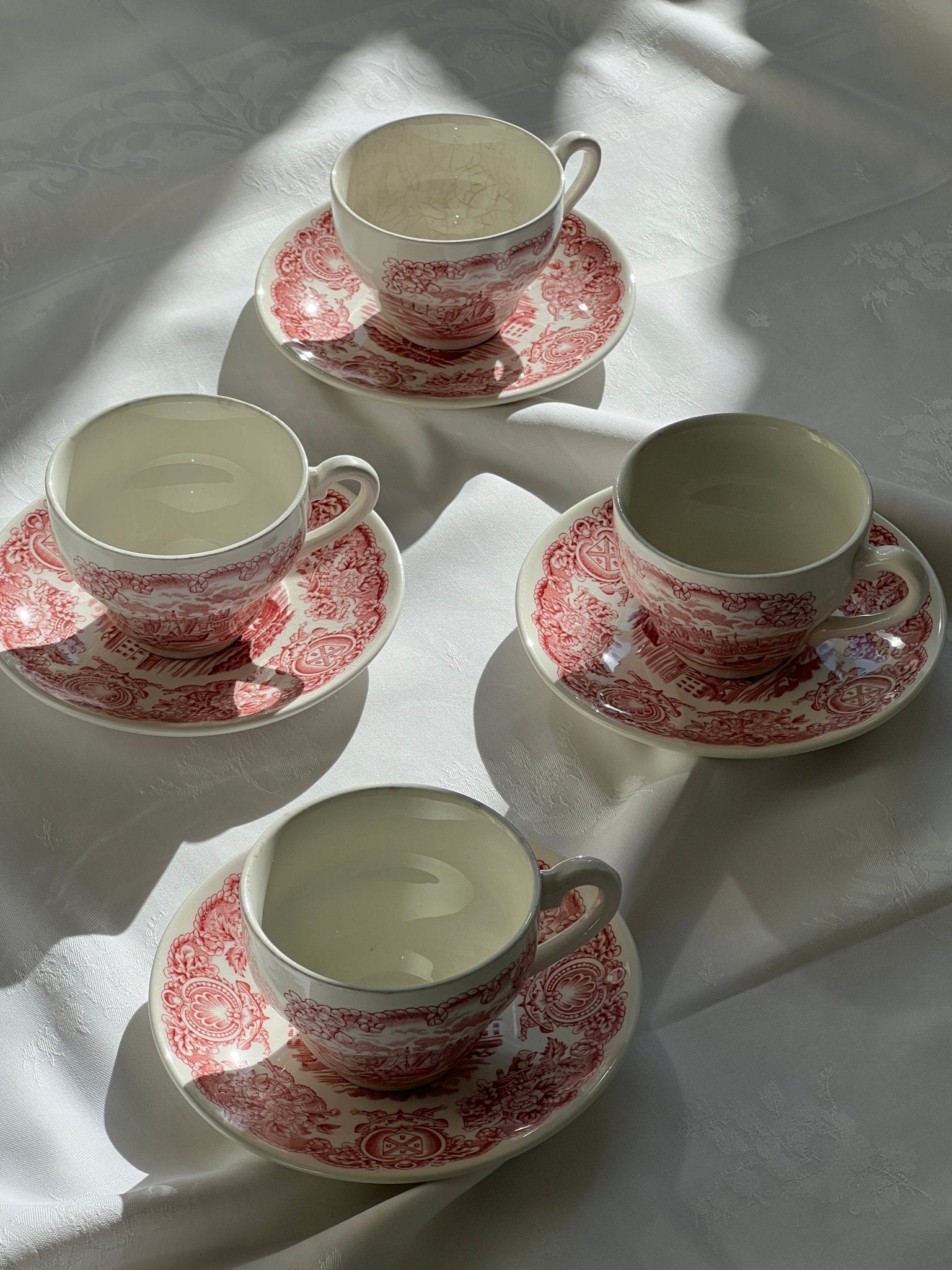 English cups and saucers - NEROLI