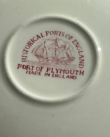 English cups and saucers - NEROLI